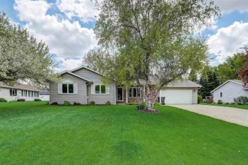 267 Niehoff Dr, Fall River, WI 53932