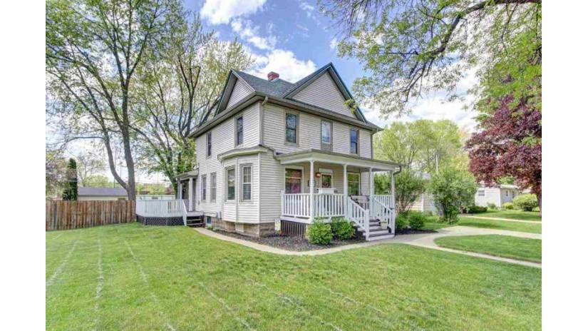 223 Washington St Sauk City, WI 53583 by Re/Max Preferred $269,900