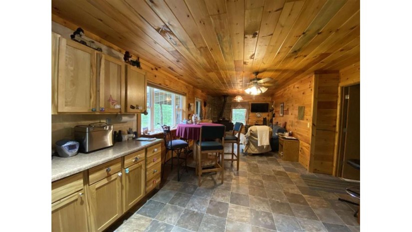 W8014 County Road M Springfield, WI 53964 by Kris Lindahl Real Estate $235,000