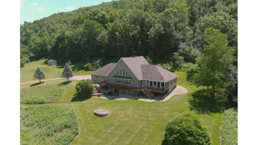 E2775 Bluebird Dr Bear Creek, WI 53556 by Restaino & Associates Era Powered $425,000