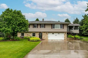 3140 Busch Ln, Paris, WI 53807