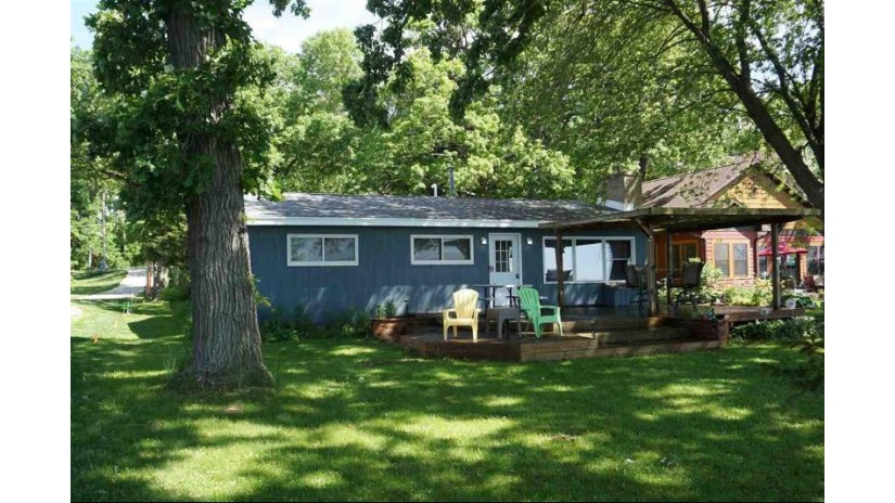 2239 Williams Point Dr Pleasant Springs, WI 53589 by Gambino Realtors $525,000