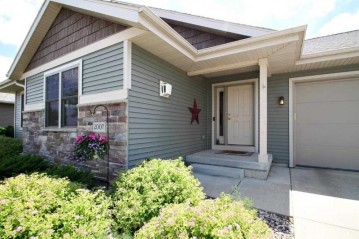 2007 Fieldstone Blvd, Prairie Du Sac, WI 53578