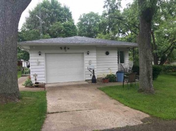 206 4th St, Rio, WI 53960