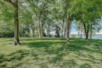 2615 Lakeshore Dr, Dover, WI 53139