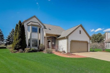 W249N5889 Swan Ct, Sussex, WI 53089