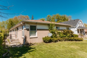 4736 W Eggert Pl 4738, Milwaukee, WI 53218-4463