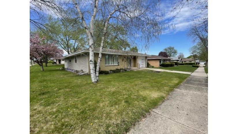 8924 Mt Pleasant Ave Sturtevant, WI 53177 by Modesti Realty Inc. $159,900