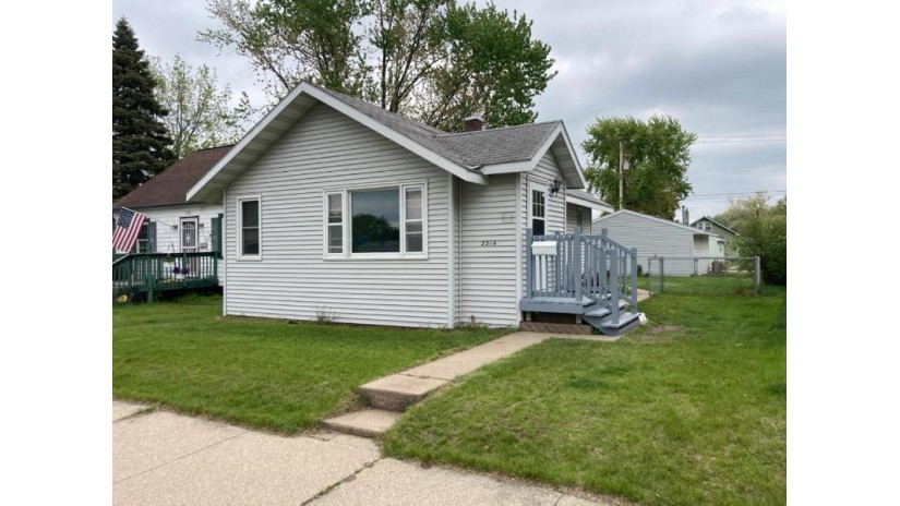 2214 Loomis St La Crosse, WI 54603 by eXp Realty LLC $109,900