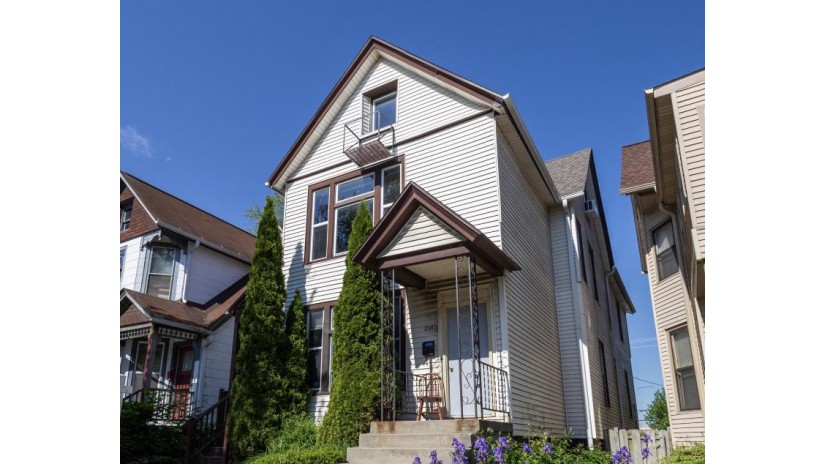 2465 N Oakland Ave 2467 Milwaukee, WI 53211 by Keller Williams Realty-Milwaukee North Shore $339,900