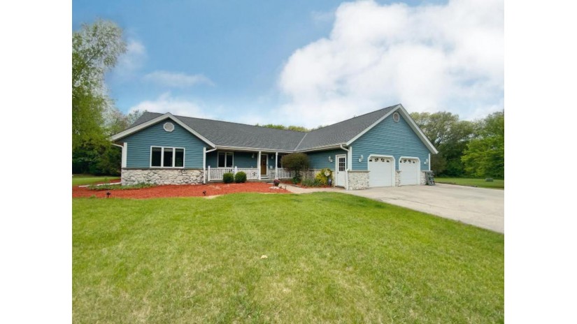 W377S5311 Pretty Lake Rd Ottawa, WI 53118 by Lake Country Flat Fee $585,900