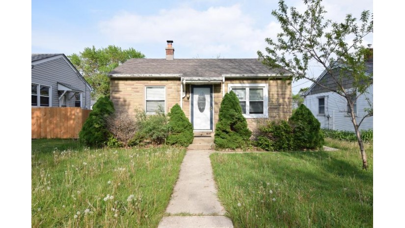 3042 S 50th St Milwaukee, WI 53219 by Premier Point Realty LLC $135,000