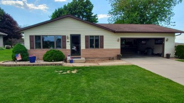 304 Berge St, Valders, WI 54245