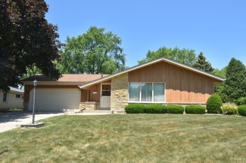 6091 Thorncrest Blvd, Greendale, WI 53129-2644