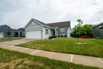 1235 E Longneedle Ln, Elkhorn, WI 53121-4616