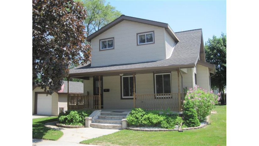 1013 N 12th St Manitowoc, WI 54220 by Coldwell Banker Real Estate Group~Manitowoc $119,900