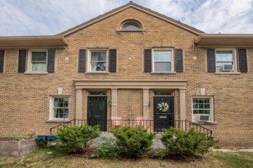 1616 E Kenmore Pl 1616, Shorewood, WI 53211-1932