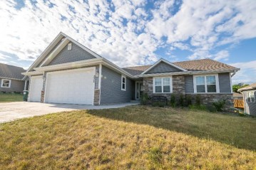 232 Owls Ln, Kewaskum, WI 53040