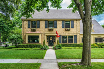 406 E Montclaire Ave, Whitefish Bay, WI 53217-4657