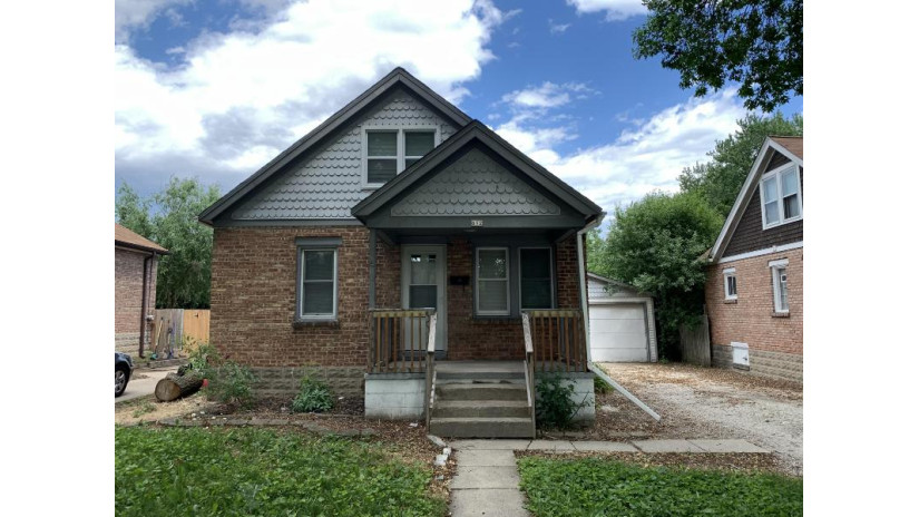 612 S 94th Pl Milwaukee, WI 53214 by Grapevine Realty $149,900