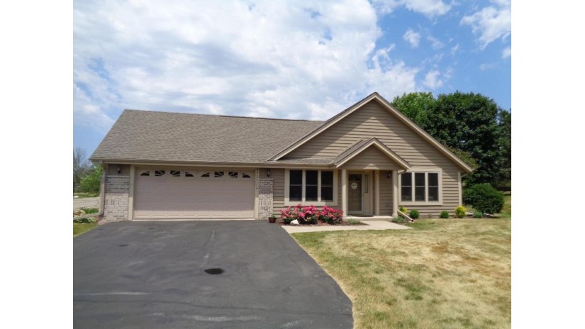 W242N2356 Deer Park Dr B Pewaukee, WI 53072 by Response Realtors $284,900