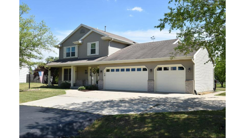 6775 Bobolink Rd Caledonia, WI 53402 by Homeowners Concept $349,000