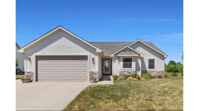 1556 Dovetail Dr Hartford, WI 53027 by Realty Executives - Integrity $357,500