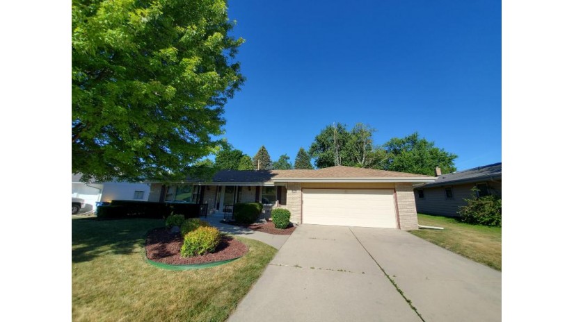 9310 S 8th Ave Oak Creek, WI 53154 by Coldwell Banker HomeSale Realty - New Berlin $274,900