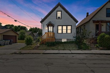 1619 N 24th Pl, Milwaukee, WI 53205-1403