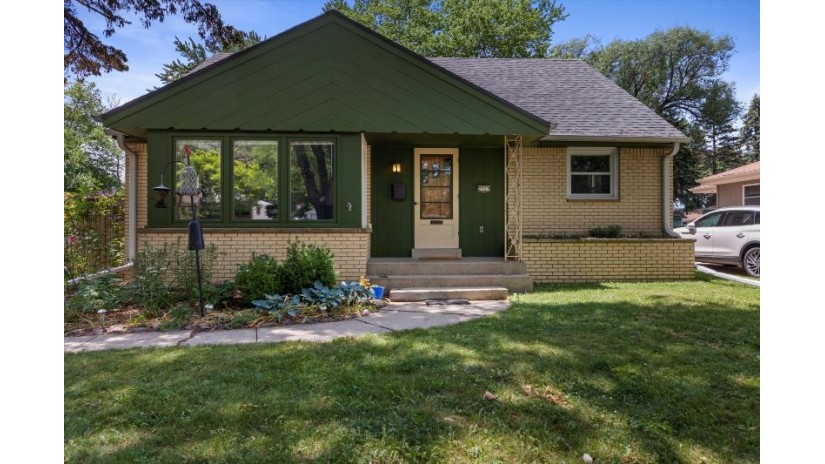 2929 S 105th St West Allis, WI 53227 by RE/MAX Service First $214,900