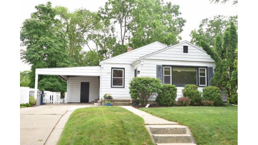 9239 W Mt Vernon Ave Milwaukee, WI 53226 by First Weber Inc - Menomonee Falls $199,900