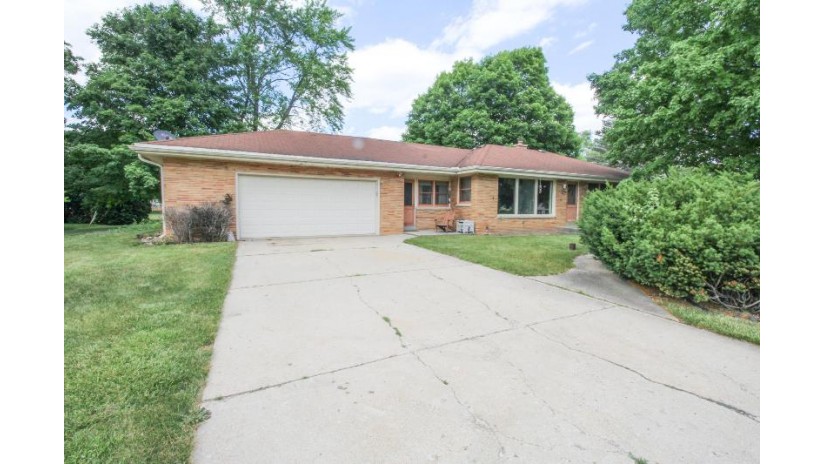 12900 Wembley Rd Brookfield, WI 53005 by Redefined Realty Advisors LLC $279,900