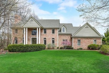 19000 Blue Ridge Ct, Brookfield, WI 53045-5103