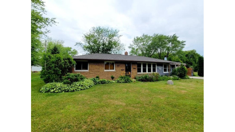 3227 S 145th St New Berlin, WI 53151 by Geiger Properties $289,000