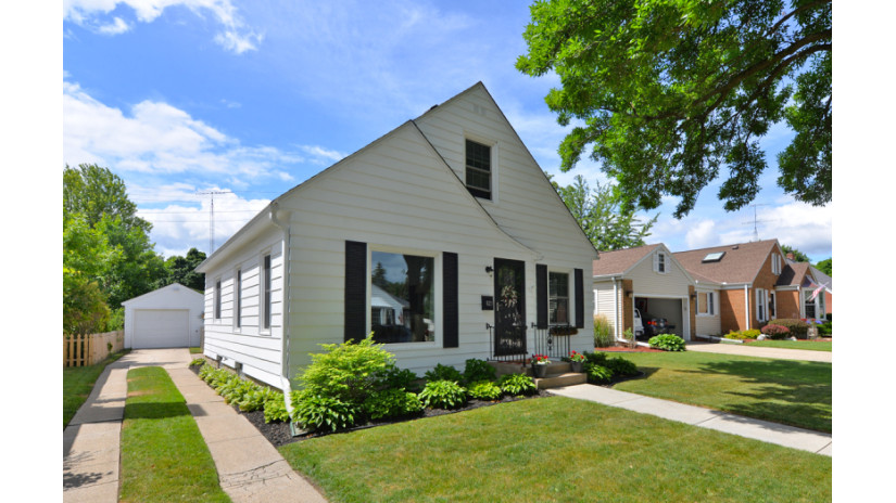 621 Isabelle Ave Racine, WI 53402 by Shorewest Realtors $169,900