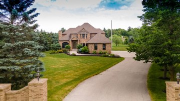 N6315 Woodland Rd, Sheboygan, WI 53083-3271