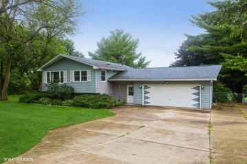 708 Stow St, Horicon, WI 53032-1727