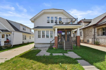 1253 S 52nd St, West Milwaukee, WI 53214-3537