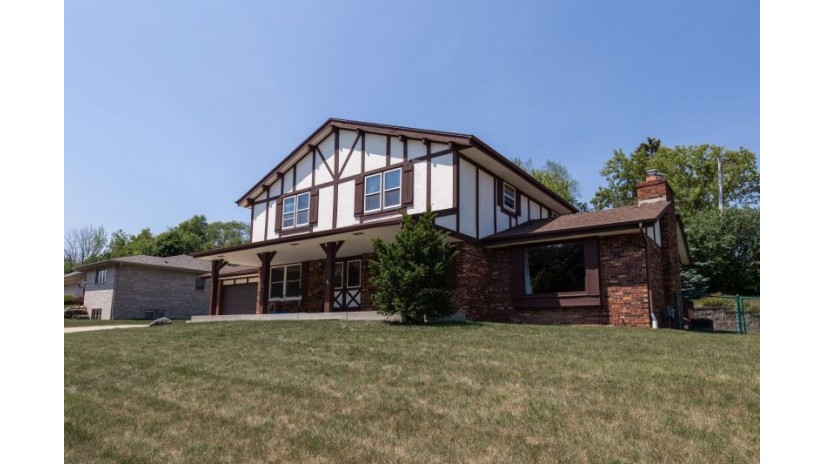 4325 S 116th St Greenfield, WI 53228 by Shorewest Realtors $315,000