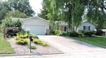 812 Clover Ct, Jefferson, WI 53549