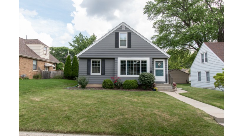 2840 N 89th St Milwaukee, WI 53222 by Shorewest Realtors $209,900