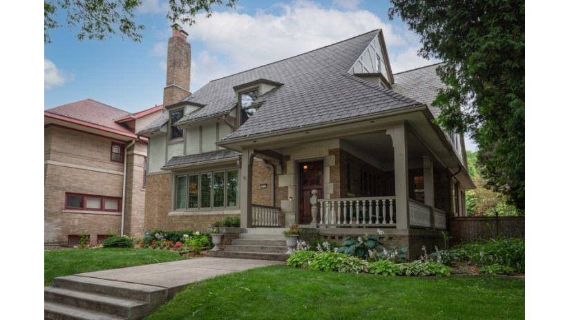 3013 N Summit Ave Milwaukee, WI 53211 by Shorewest Realtors $825,000