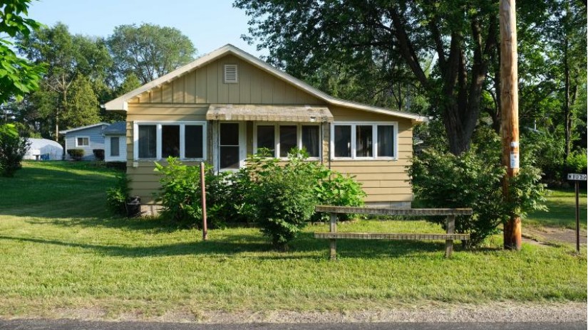 W1029 Golden Glow Dr Bloomfield, WI 53128 by RE/MAX Plaza $127,000