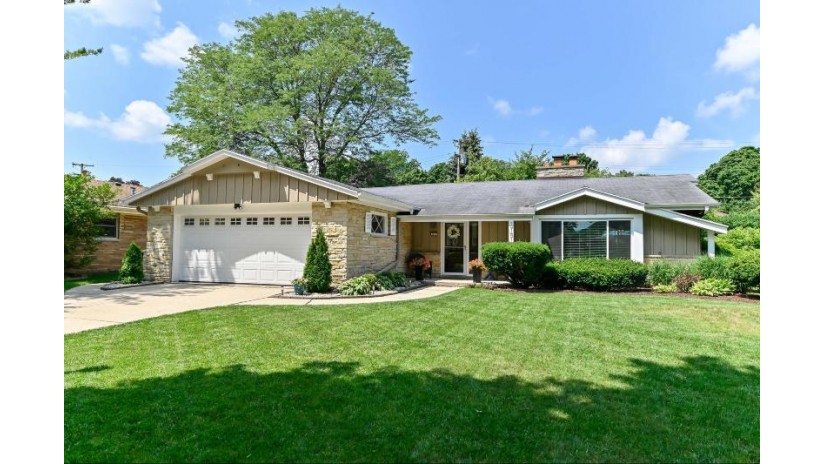 3151 N 103rd St Wauwatosa, WI 53222 by Mierow Realty $375,000