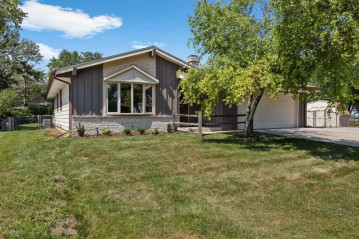 3127 Ivy Ln, Caledonia, WI 53402-1145