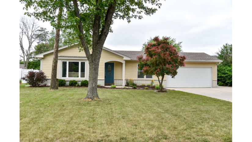 15150 W Fenway Dr New Berlin, WI 53151 by Shorewest Realtors $369,900