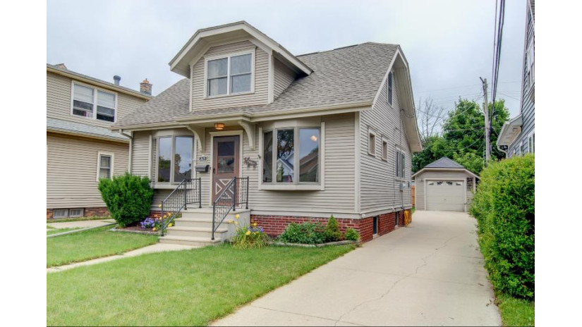 2615 Geneva St Racine, WI 53402 by RE/MAX Newport $127,000