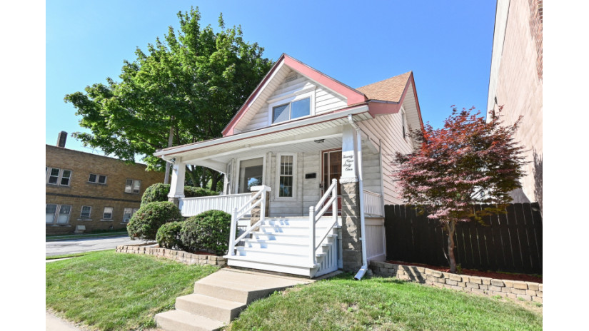 2961 S Delaware Ave Milwaukee, WI 53207 by Shorewest Realtors $299,900