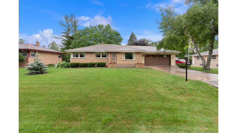 7729 N Edgeworth Dr Milwaukee, WI 53223 by Shorewest Realtors $199,900