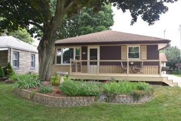 1124 S 118th St, West Allis, WI 53214-2129